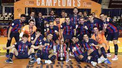La plantilla del Barça celebra su título de campeón de Supercopa ante Movistar Inter.