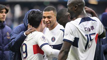 Paris Saint-Germain's French forward #07 Kylian Mbappe (C) celebrates with Paris Saint-Germain's South Korean midfielder #19 Lee Kang-in (L) and Paris Saint-Germain's Portuguese midfielder #15 Danilo Pereira (R) after winning at the end of the French L1 football match between Le Havre AC and Paris Saint-Germain (PSG) at The Stade Oceane in Le Havre, north-western France, on December 3, 2023. (Photo by DAMIEN MEYER / AFP)