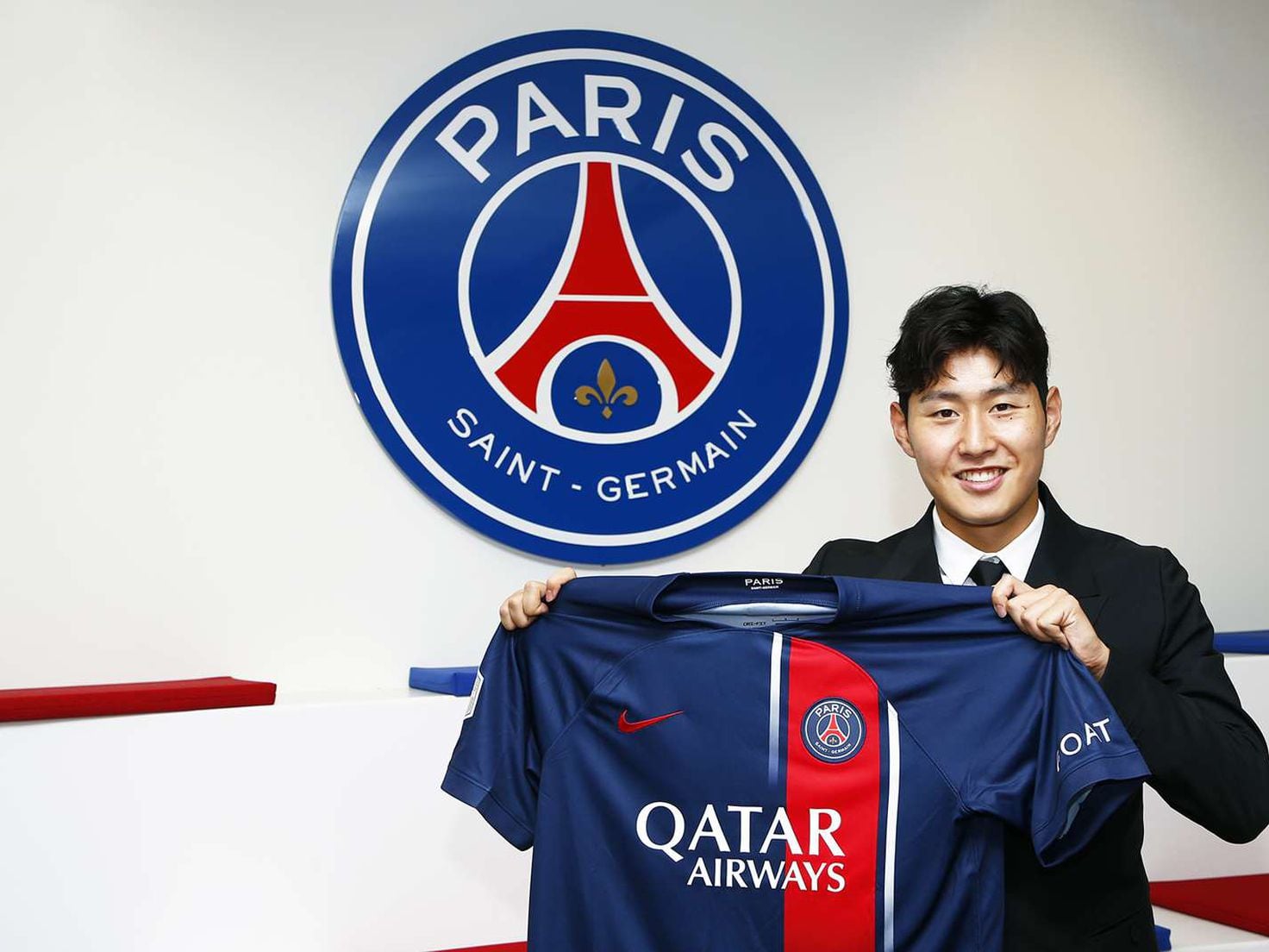 Kang-in Lee more popular than Mbappé... in Paris! - AS USA