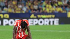 El Bilal Touré se lamenta tras la derrota sufrida por el Almería en Villarreal.