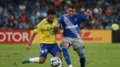 Sporting Cristal's Uruguayan midfielder Leandro Sosa (L) and Emelec's Uruguayan midfielder Diego Garcia (R) fight for the ball during the Copa Sudamericana round of 32 knockout play-offs second leg football match between Ecuador's Emelec and Peru's Sporting Cristal at the George Capwell stadium in Guayaquil, Ecuador, on July 19, 2023. (Photo by MARCOS PIN / AFP)