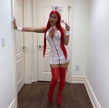 Uno de los clásicos de Halloween es el típico disfraz de enfermera, así lo dejó ver la rapera.
