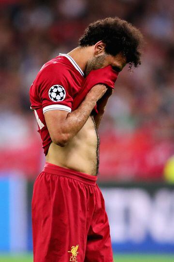 La lesión de Mohamed Salah en imágenes