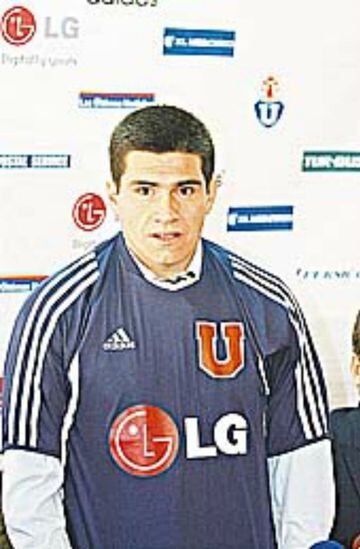 El talentoso jugador destacó en Colo Colo y en el cierre de su carrera tuvo un paso irregular por la Universidad de Chile. Sólo jugó 10 partidos y anotó un gol.