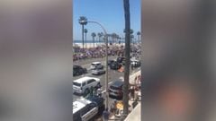 Difícil de creer: Manifestación en una playa de California