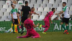 Los jugadores del Málaga celebran el gol de Adrián que les dio el triunfo en El Sardinero.