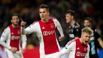 Napoli agree deal for Ajax and Poland star Arkadiusz Milik