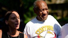 FILE PHOTO: Bill Cosby stands next to lawyer Jennifer Bonjean outside his home after Pennsylvania's highest court overturned his sexual assault conviction and ordered him released from prison immediately, in Elkins Park, Pennsylvania, U.S., June 30, 2021.  REUTERS/Mark Makela/File Photo
