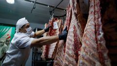 Gustavo, a butcher who works at the Don Julio steakhouse&#039;s butcher shop, looks for a cattle carcase, as the spread of the coronavirus disease (COVID-19) continues, in Buenos Aires, Argentina May 11, 2020. Picture taken May 11, 2020. REUTERS/Agustin Marcarian