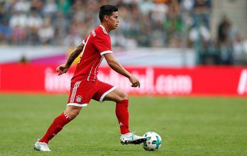 El volante James Rodríguez se estrenó con la camiseta del Bayern Múnich. El colombiano jugó los 45 minutos de la final de la Telekom Cup que ganó su equipo 2-0 sobre el Werder Bremen y participó en el primer gol de Thomas Müller.
