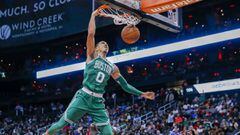 Jayson Tatum machaca el aro de los Hawks en el 15&ordm; triunfo consecutivo de los Celtics.