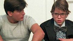 Charlie Sheen con el actor Corey Haim en la película "Lucas" de 1986
