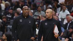 SACRAMENTO, CALIFORNIA - OCTOBER 27: Sacramento Kings head coach Mike Brown talks to assistant coach Jordi
Fernandez during the game against the Memphis Grizzlies at Golden 1 Center on October 27, 2022 in Sacramento, California. NOTE TO USER: User expressly acknowledges and agrees that, by downloading and or using this photograph, User is consenting to the terms and conditions of the Getty Images License Agreement. (Photo by Lachlan Cunningham/Getty Images)