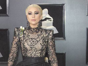 La cantante estadounidense Lady Gaga posa a su llegada al Madison Square Garden de Nueva York, para participar de la 60 edici&oacute;n de los Premios Grammy.