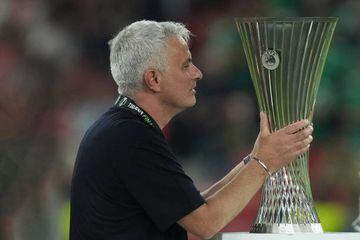 Jose Mourinho, Head Coach of AS Roma celebrates 