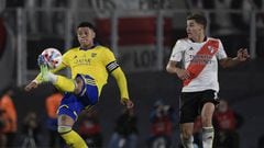 Boca Juniors' defender Marcos Rojo (L) strikes the ball next to River Plate's forward Julian Alvarez during their Argentine Professional Football League match at the Monumental stadium in Buenos Aires, on March 20, 2022. (Photo by JUAN MABROMATA / AFP) (Photo by JUAN MABROMATA/AFP via Getty Images)