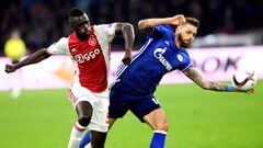 Dávinson sólido en defensa en la victoria de Ajax ante Schalke