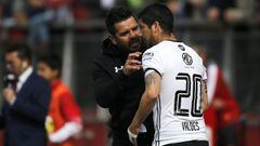 El entrenador de Colo Colo Hector Tapia da instrucciones a Jaime Valdes 