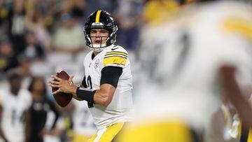 JACKSONVILLE, FLORIDA - AUGUST 20: Mason Rudolph #2 of the Pittsburgh Steelers drops back to pass in the second half against the Jacksonville Jaguars at TIAA Bank Field on August 20, 2022 in Jacksonville, Florida.   Courtney Culbreath/Getty Images/AFP
== FOR NEWSPAPERS, INTERNET, TELCOS & TELEVISION USE ONLY ==
