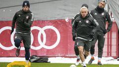 James y Rafinha, durante un entrenamiento del Bayern.