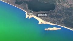 La playa de Saquarema vista desde el aire en Google Earth, con la placa continental en verde y la arena claramente marcada, en un v&iacute;deo de la World Surf League. 