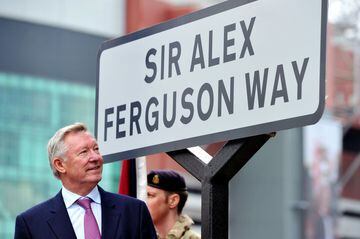 En octubre de 2013 Ferguson inauguró una calle con su nombre cerca del estadio del United. 