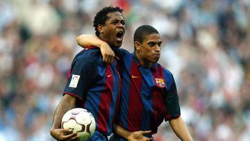 Barcelona&#039;s Dutch player Patrick Kluivert  (L) celebrates after scoring a goal with team-mate  Michael Reiziger during their Spanish first division match against Real Madrid at the Santiago Bernabeu stadium in Madrid April 25, 2004.   REUTERS/Paul Ha