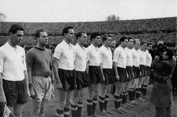 Luego de no haber participado en Brasil 1950 y Francia 1938, y con el único antecedente de haber conseguido el cuarto lugar en Italia 1934, la Selección de Austria se metió a las semifinales de Suiza 1954, en donde fueron goleados 6-1 por Brasil, pero en el partido por el tercer lugar vencieron 3-1 a Uruguay.