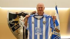 Pepe Mel posa con la camiseta del Málaga.