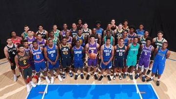 La foto oficial de los rookies de la NBA para la temporada 2017-18