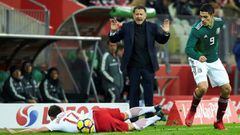 Juan Carlos Osorio dirigiendo ante Polonia. El entrenador colombiano trae al recuerdo a Nacional