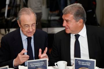 Real Madrid president Florentino Pérez and Barcelona counterpart Joan Laporta in happier times. 
