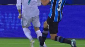 Cristiano Ronaldo's leg left with stud marks by Geromel