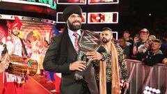 Jinder Mahal posa con el cintur&oacute;n de campe&oacute;n de WWE.
