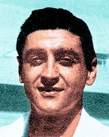 Defendió los colores del Real Madrid desde 1950 hasta 1952 y jugó en la U.D Las Palmas entre 1951 y 1953.