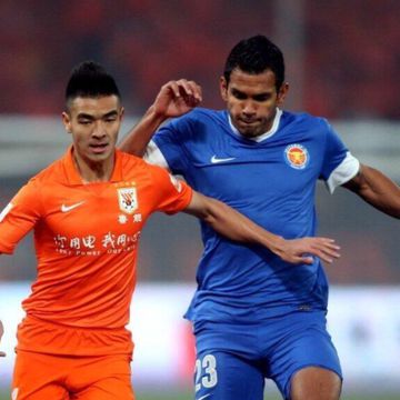 Steer tuvo un gran paso por el fútbol chino, aunque lo hizo siempre en segunda división, donde pasó por tres equipos: Changchun Yatai (2009-2010), Guangdong Sunray (2011-2012) y Harbin Yiteng (2012-2016). Durante todo este tiempo jugó 186 partidos y marcó 63 goles, siendo el segundo colombiano con más goles en China.