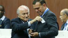 Juan Angel Napout y Joseph Blatter en el Congreso de FIFA. 