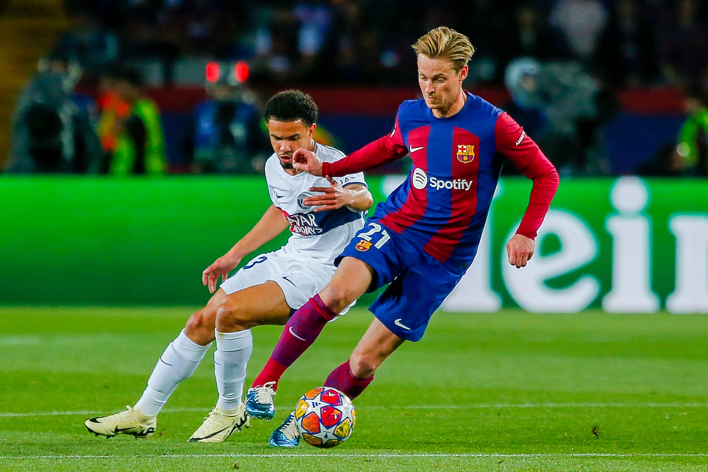 Frenkie de Jong durante un partido con el FC Barcelona
