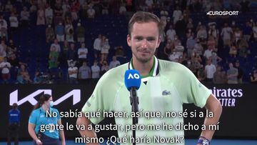 Medvedev se acuerda de Djokovic en su discurso y pasa esto en el estadio...