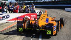 THM40. Indianapolis (United States), 21/05/2017.- Spanish driver Fernando Alonso of Andretti Autosport pulls out of pit row as he qualifies on Pole Day for the Indianapolis 500 auto race at the Indianapolis Motor Speedway in Indianapolis, Indiana, 21 May 