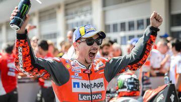 Lorenzo triumphs in Austria after gripping Márquez battle