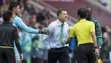 Juan Carlos Osorio pierde los estribos contra los árbitros