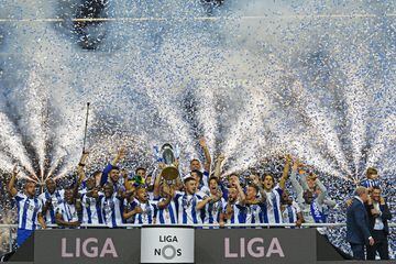 FC Porto players and coaching staff celebrate winning the title after the Primeira Liga match between FC Porto and Feirense at Estadio do Dragao on May 6, 2018 in Porto, Portugal. 