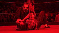 Bray Wyatt ataca a Daniel Bryan en SmackDown.