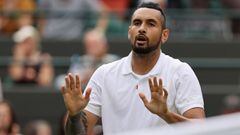 Nick Kyrgios reacciona durante su partido ante Felix Auger Aliassime en tercera ronda de Wimbledon 2021.