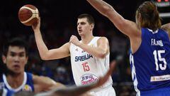 Serbia&#039;s Nikola Jokic (C) passes the ball during the Basketball World Cup Group D game between Serbia and Philippines in Foshan on September 2, 2019. (Photo by Ye Aung Thu / AFP)