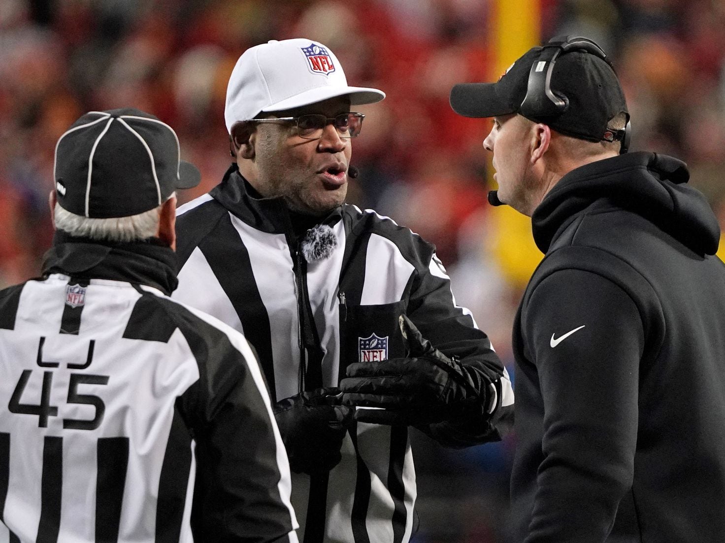 WATCH: Controversial ending in Commanders, Giants game, former NFL official  calls out refs for no-call - On3