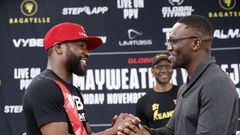 LAS VEGAS, NEVADA - OCTOBER 13: Floyd Mayweather Jr. (L) and Deji Olatunji shake hands during a news conference at the Mayweather Boxing Club on October 13, 2022 in Las Vegas, Nevada. Mayweather is scheduled to fight Olatunji in an exhibition match in Dubai on November 13, 2022.   Steve Marcus/Getty Images/AFP