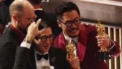 Daniel Kwan and Daniel Scheinert pose with Oscar winner Ke Huy Quan after winnning the Oscar for Best Director for "Everything Everywhere All at Once" during the Oscars show at the 95th Academy Awards in Hollywood, Los Angeles, California, U.S., March 12, 2023. REUTERS/Carlos Barria