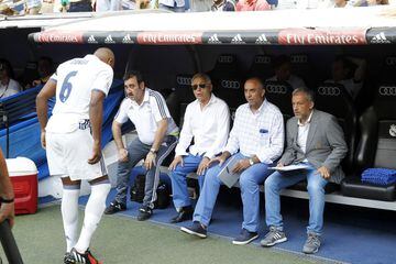 Los entrenadores de los veteranos del Real Madrid Amancio y García Cortés.